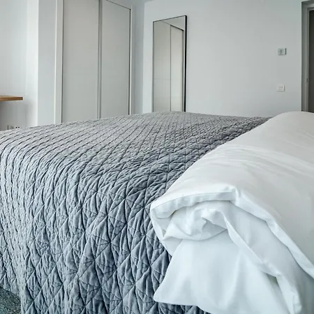 Ab3- Luxury Flat, Close To Families Only Apartment