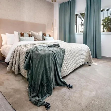 Apartment Ab3- Luxury Flat, Close To Families Only *