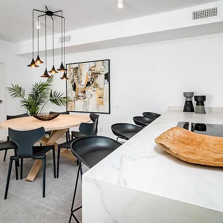 Ab3- Luxury Flat, Close To Families Only *