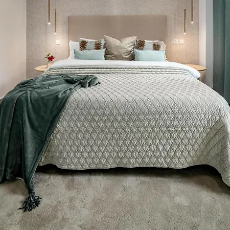 Ab3- Luxury Flat, Close To Families Only *